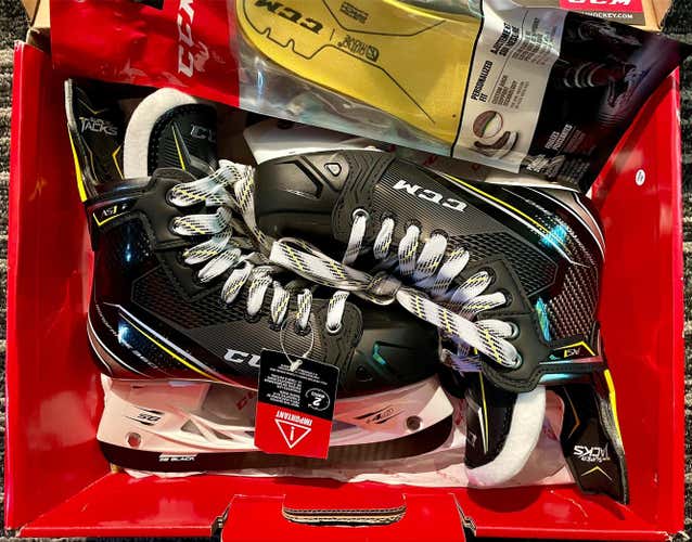 Junior CCM Regular Width  Size 4 Super Tacks AS1 Hockey Skates
