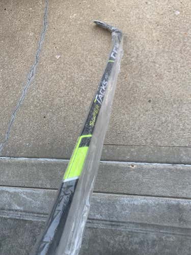 NEW Senior Right Handed Super Tacks AS3 Pro Hockey Stick