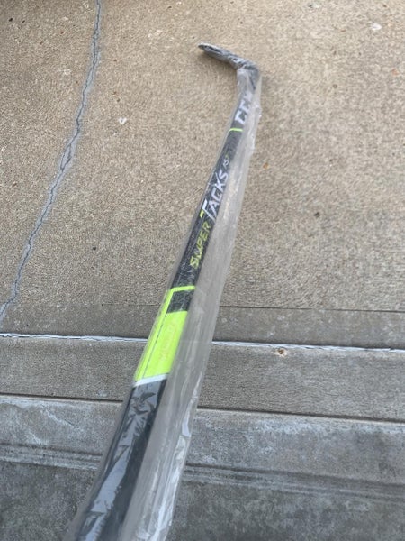 NEW Senior Right Handed Super Tacks AS3 Pro Hockey Stick