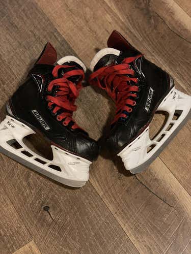Junior Bauer Regular Width Size 2 Vapor X LTX Pro Hockey Skates
