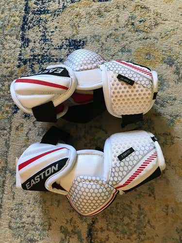 Junior Large Easton Synergy 650 Elbow Pads lightly used