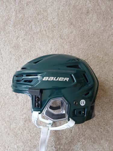 *ALMOST BRAND NEW* Bauer Re- Akt 150 Green Helmet