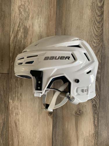 Medium Bauer Pro Stock Re-Akt 150 Helmet