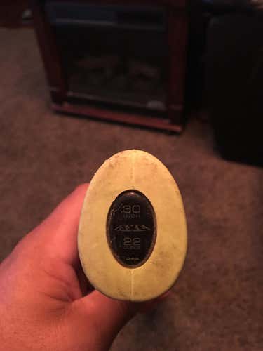 Used Kid Pitch (9YO-13YO) AXE Alloy Origin Bat (-8) 22 oz 30"