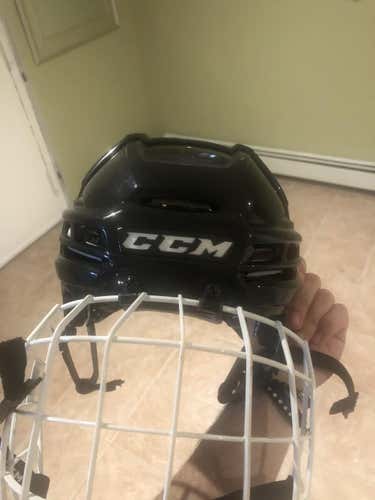 CCM Tacks 910 Helmet Used 10 times