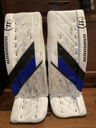 White Used Intermediate 32+Warrior RG/4Goalie Leg Pads