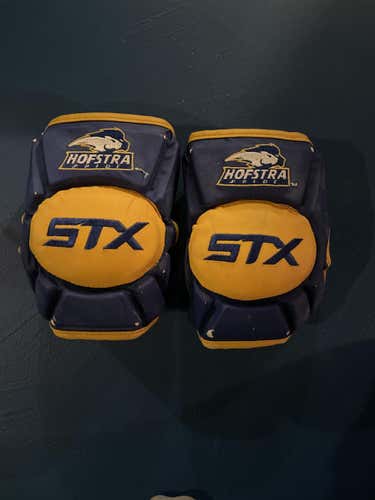 Hofstra STX Elbow Pad