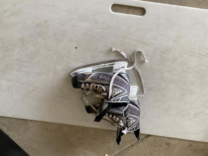 Junior Used CCM Hockey Skates Size 2.5