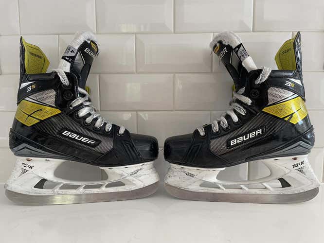 Bauer Wide Width Size 4 Supreme 3S Hockey Skates