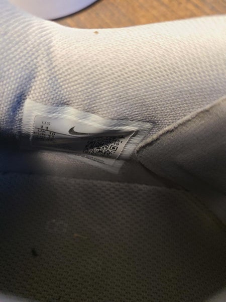 Adult Used Size 11 (Women's 12) Nike