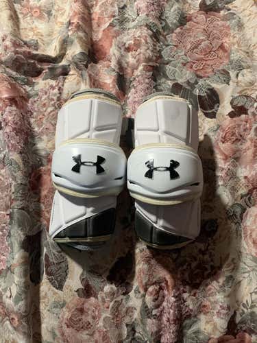 New Medium/Large Under Armour Command Pro Arm Pads