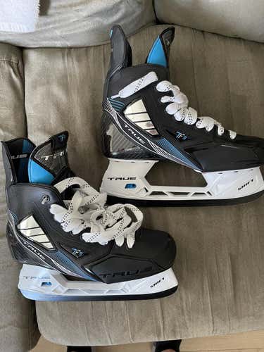 True Regular Width  Size 8 TF9 Hockey Skates