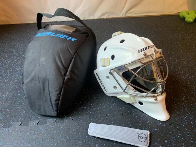 White Used Bauer Profile 950X Goalie Mask S/M