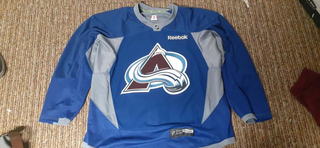 Colorado Avalanche Size 58 Reebok Jersey Pro Stock w/ 2 pairs of Large game socks.