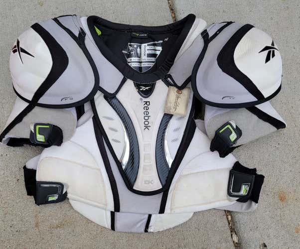 Matt Duchene Rookie Senior Large Reebok 10K Shoulder Pads
