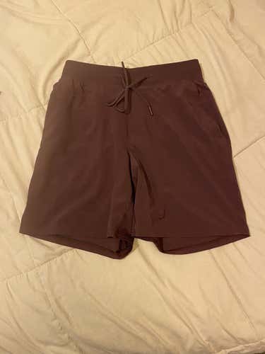 Men’s small lululemon T.H.E. Short maroon 7”