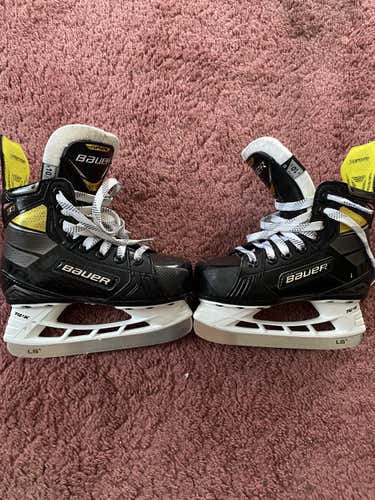 Youth Used Bauer Supreme 3S Pro Hockey Skates Regular Width Size 10.5