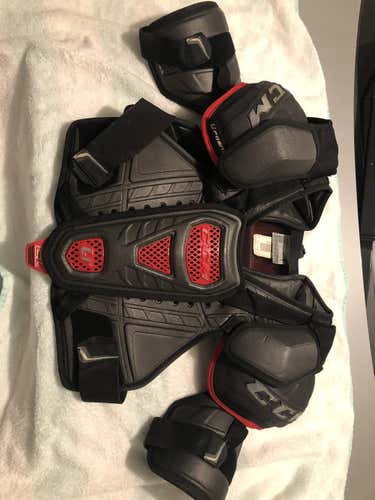 Senior Small CCM U+ Crazy Light Shoulder Pads