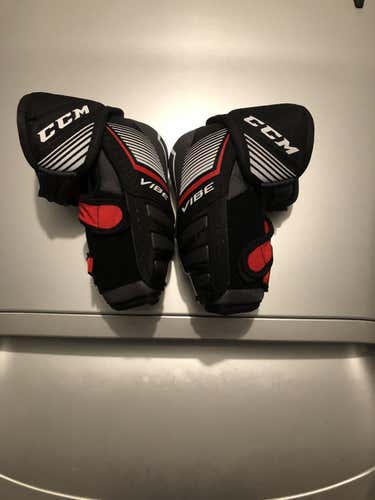 Senior Medium CCM Vibe Elbow Pads Upgraded Retail (Make An Offer)