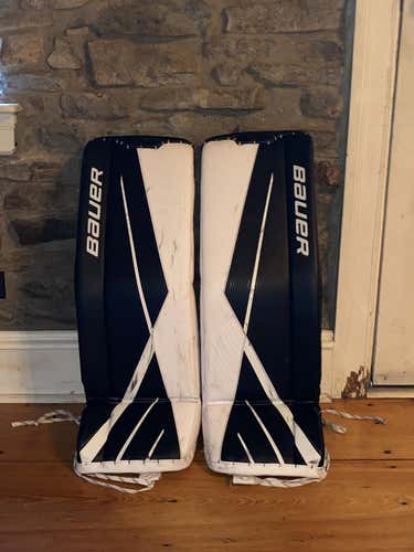 Black Intermediate 31" Bauer  Supreme 3S Goalie Leg Pads