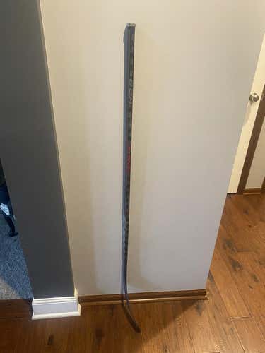 Junior Right Handed Mid Pattern  JetSpeed FT3 Pro Hockey Stick