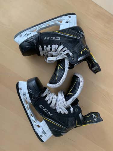 Senior CCM Regular Width  Size 8.5 Super Tacks AS1 Hockey Skates