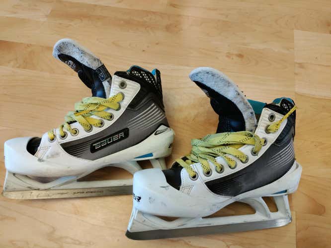 Junior Used Bauer Reactor 4000 Hockey Goalie Skates Regular Width Size 4