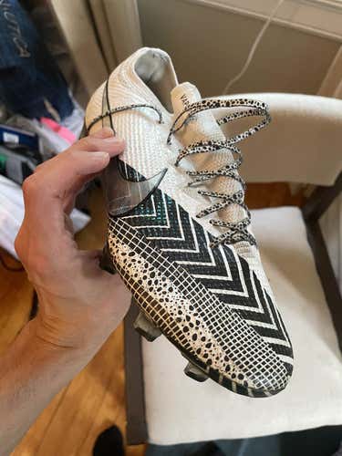 White Used Men's Size 9.0 (Women's 10) Nike Mercurial Vapor Cleats