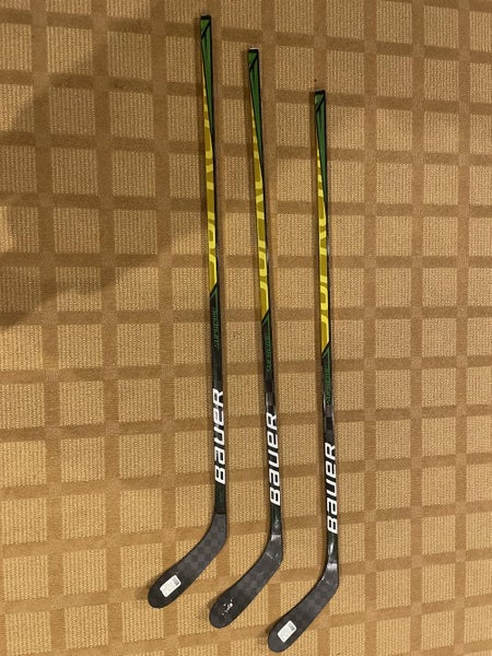 Senior Right Handed Toe Pattern Supreme Ultra Sonic Hockey Stick