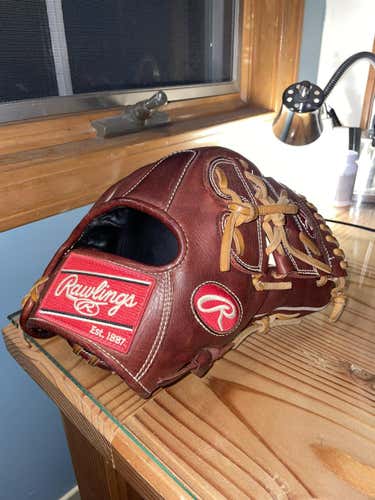 Brown Used Pitcher's 11.75" Heart of the Hide Baseball Glove