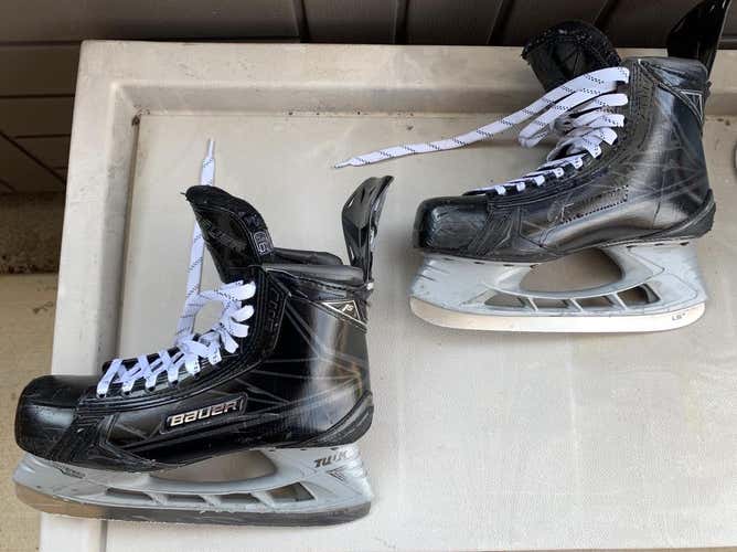 Senior Bauer Supreme 1S Size 9.5 EE Hockey Skates