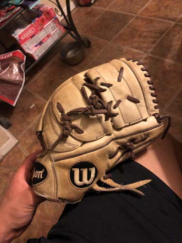 White High School/College Pitcher's 11.75" A2000 Baseball Glove
