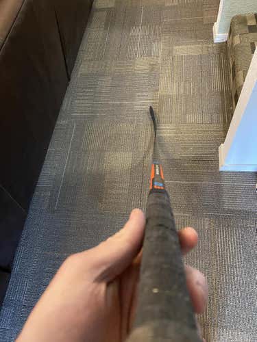 Senior Right Handed Mid Pattern  W88 100 Flex Covert QRE10 Hockey Stick