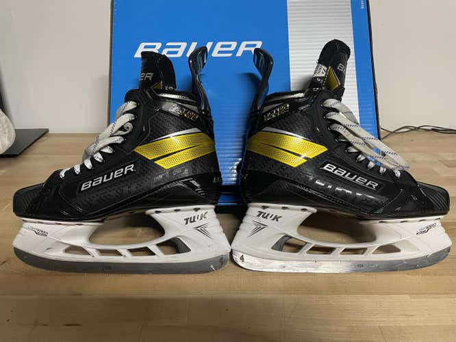 Like New Bauer Supreme Ultrasonic Hockey Skates Size 7.5 Fit 3