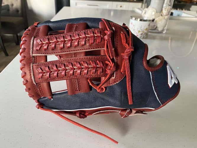 44 Pro Signature Series Outfield Glove