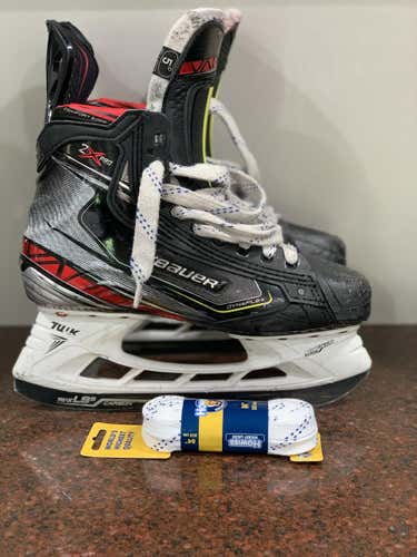 Junior Used Bauer Vapor 2X Pro Hockey Skates Regular Width Size 5