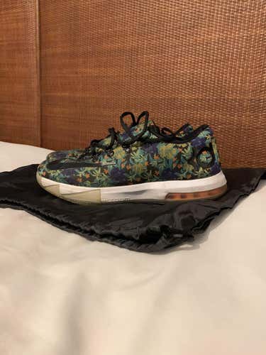KD6 “Floral” Men’s Size 10.5