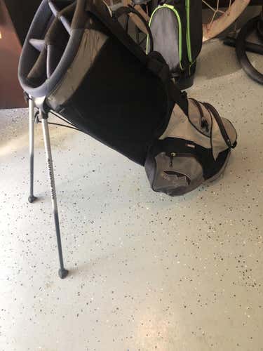 Used Sun Mountain Carry Bag