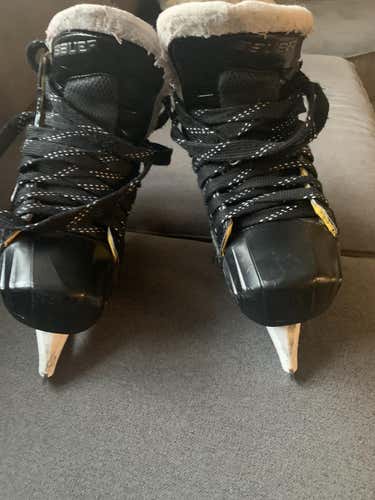 Bauer supreme 1s goalie skates size 4.5 Excellent Condition With Extra Steel