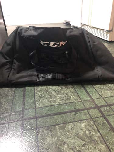 New CCM Coach’s/Duffel/Referee Bag