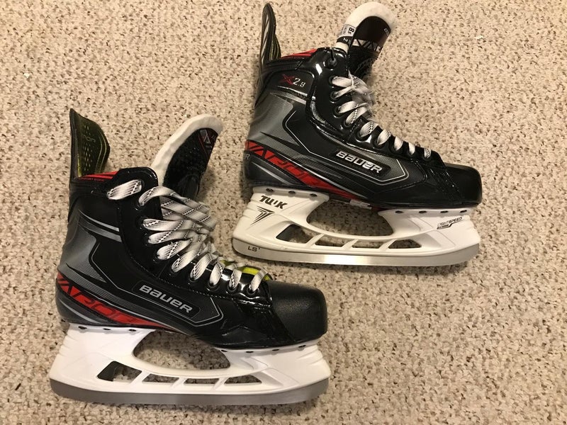 Like new / slightly used Bauer Vapor X2.9 Hockey Skates Size 8.5 Fit 2