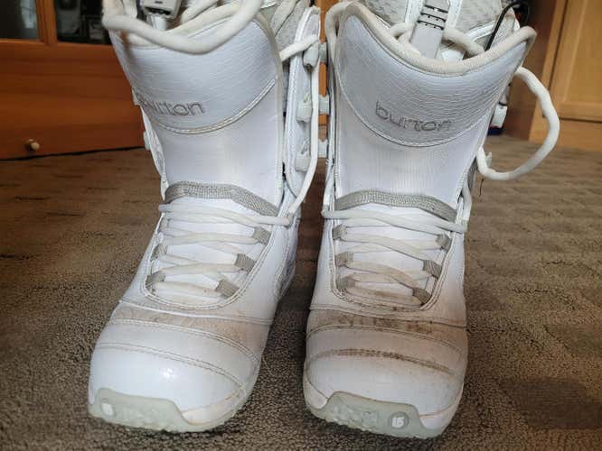 Used Women's Size 7.5 Burton Snowboard Boots
