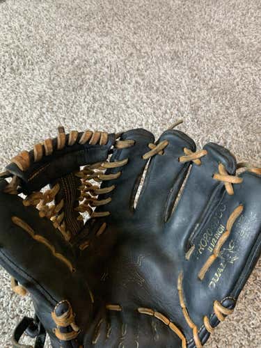 Rawlings 11.5 Heart of the Hide Baseball Glove