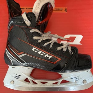 Junior CCM Regular Width  Size 5.5 JetSpeed FT380 Hockey Skates