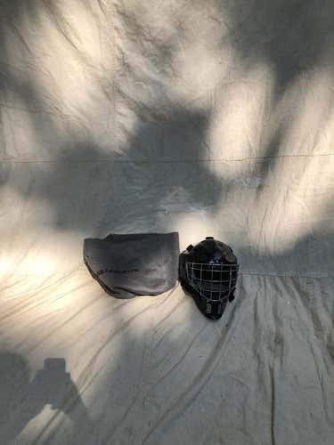 Black Junior Used Vaughn VM7700 Goalie Mask