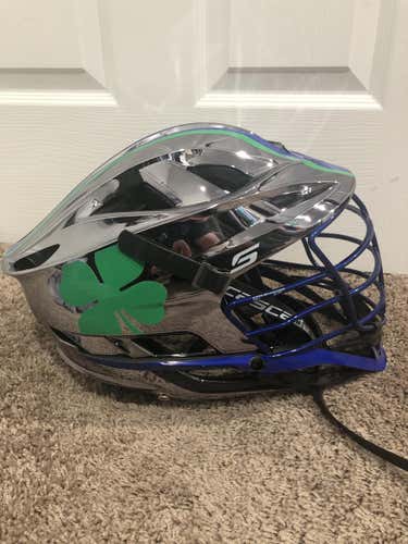 Duke’s Lacrosse club - silver Cascade S helmet
