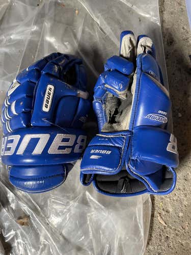 Used Bauer  Gloves