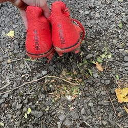 Red Used Men's Size 8.5 (Women's 9.5) Adidas Predator 18.2 Cleats