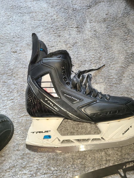 Senior Used True Pro Custom Hockey Skates Size 7.5