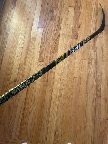 Used Like New Intermediate Bauer Right Handed Supreme 2S Pro Hockey Stick P28 Uncut